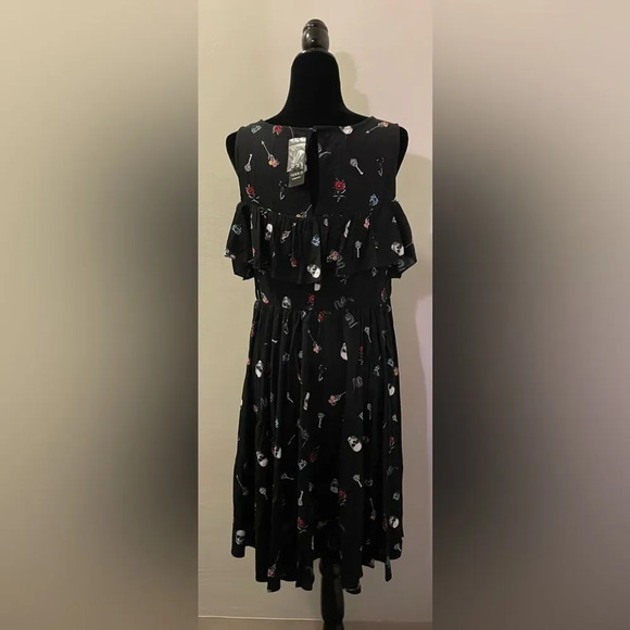 TORRID Acas‎ Skull Floral Chills Ruffle Cold Shoulder Dress - Picture 8 of 11